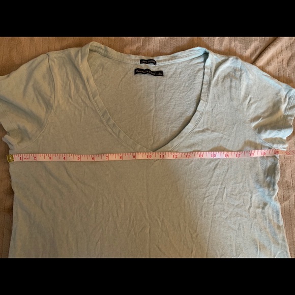 ✨3 for $25✨ Abercrombie & Fitch v-neck - Picture 5 of 7